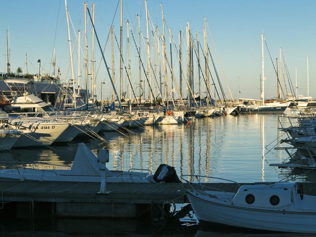 Hotel Regent - In Pieno Centro San Benedetto del Tronto Kültér fotó
