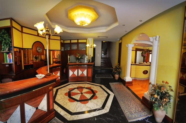 Hotel Regent - In Pieno Centro San Benedetto del Tronto Kültér fotó