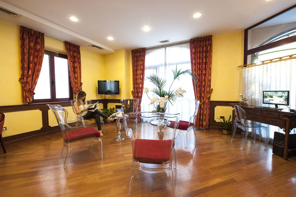 Hotel Regent - In Pieno Centro San Benedetto del Tronto Kültér fotó