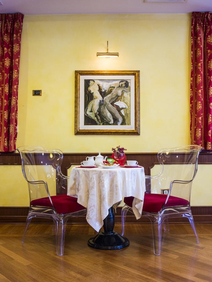 Hotel Regent - In Pieno Centro San Benedetto del Tronto Kültér fotó