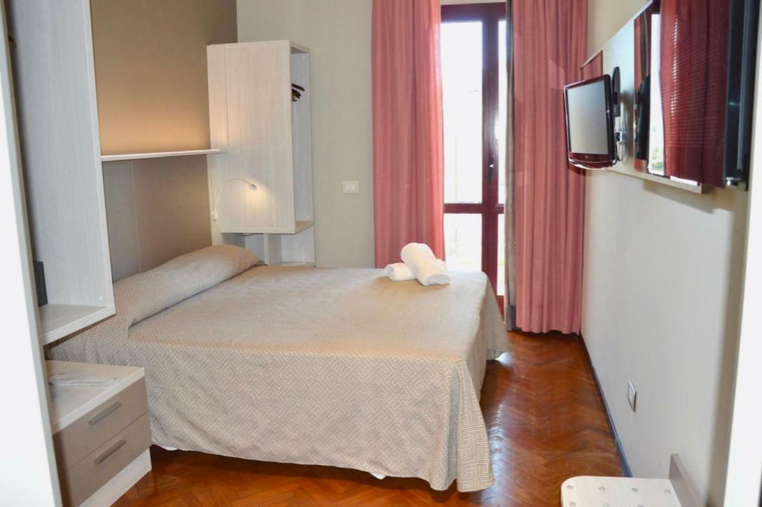 Hotel Regent - In Pieno Centro San Benedetto del Tronto Kültér fotó