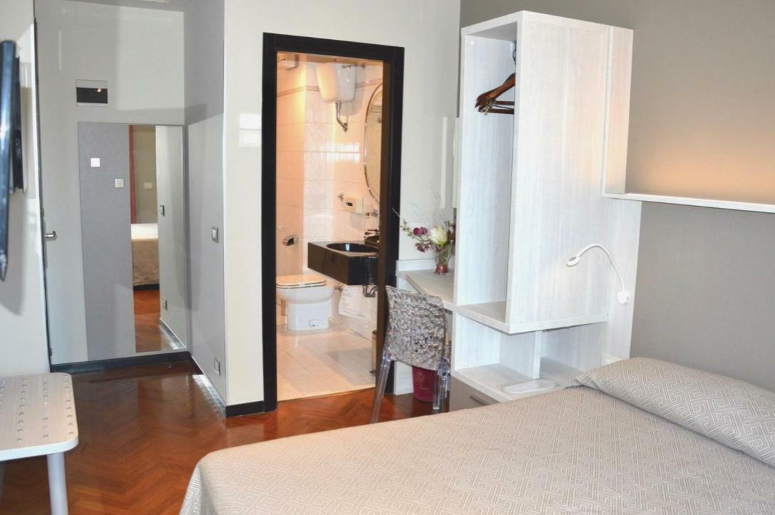 Hotel Regent - In Pieno Centro San Benedetto del Tronto Kültér fotó