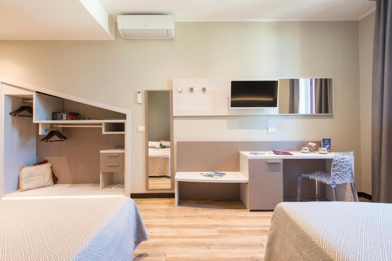 Hotel Regent - In Pieno Centro San Benedetto del Tronto Kültér fotó