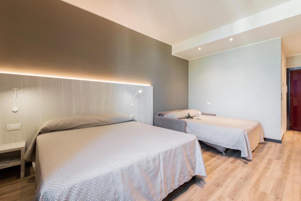 Hotel Regent - In Pieno Centro San Benedetto del Tronto Kültér fotó