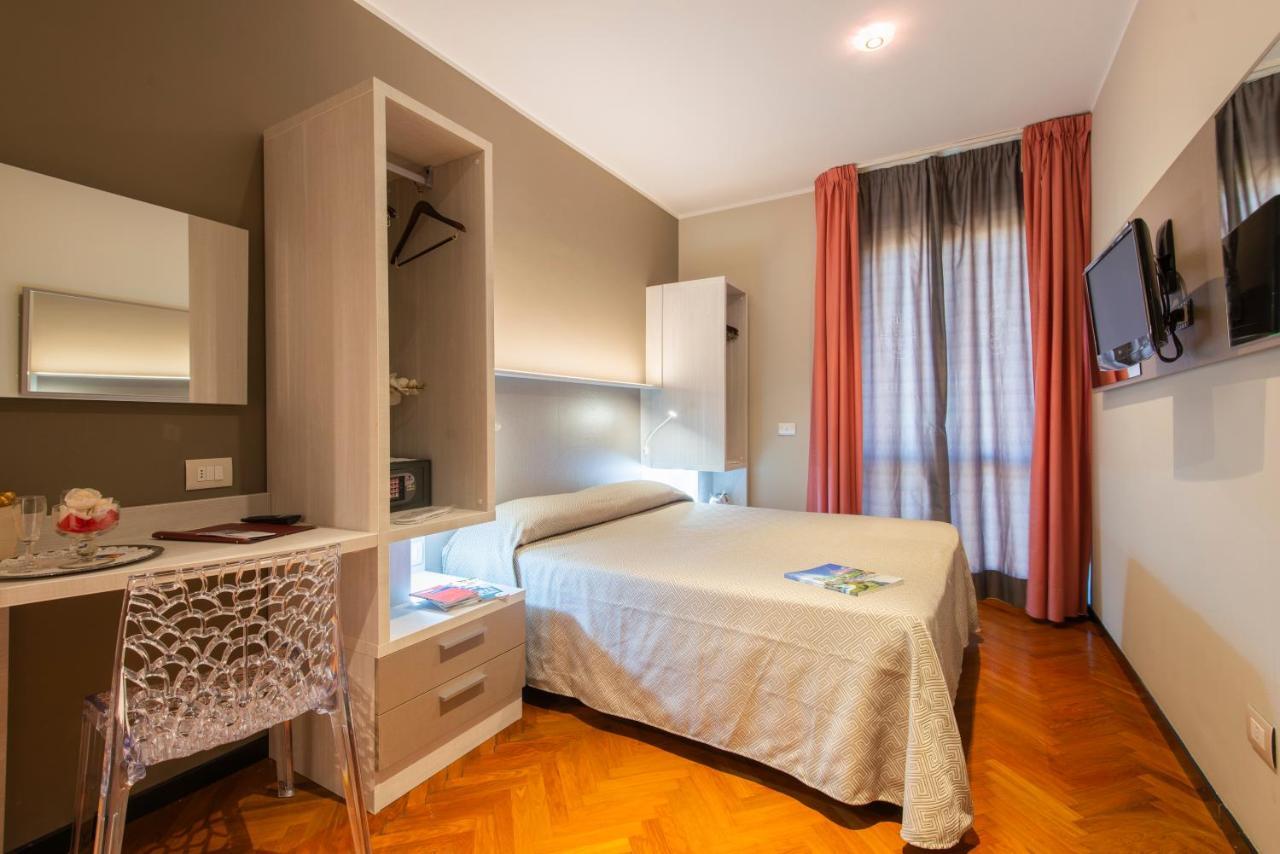 Hotel Regent - In Pieno Centro San Benedetto del Tronto Kültér fotó
