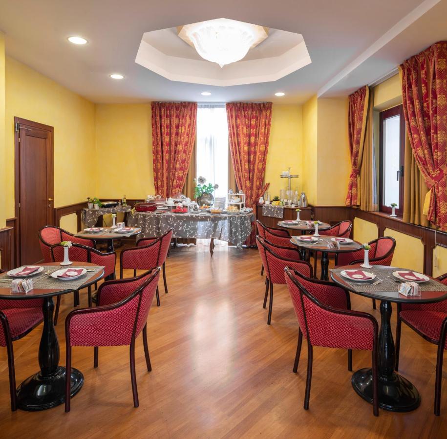 Hotel Regent - In Pieno Centro San Benedetto del Tronto Kültér fotó